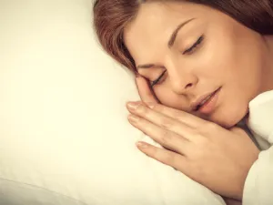 النوم أقل من 6 ساعات أو أكثر من 8 ساعات يتسبب في ضعف الذاكرة