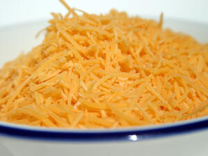 جبنة شيدر منزلية الصنع