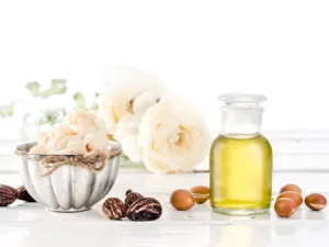 زيت الارجان: هو من الزيوت التي تساعد على تحفيز نمو الاظافر (shutterstock.com)
