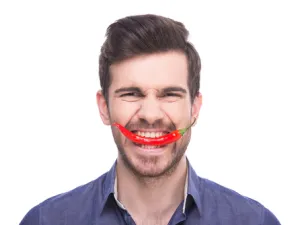 يحتوي الفلفل الحار على مادة "الكابسيسين" التي ترتبط بهرمون الجنس الذكري (shutterstock.com)
