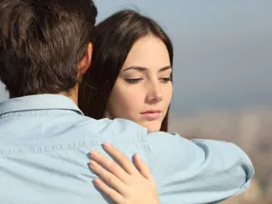 يجيب الخبراء عن هذا السؤال مؤكدين أن الأمر يرتبط بالتنشئة وأسلوب التربية (shutterstock.com)
