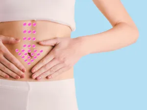 تناول المياه لكي تبقي المعدة في وضع رطب حيث ان الماء اساس الجهاز الهضمي