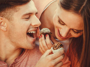 تمتعنا بصحة عاطفية جيدة يعني قدرتنا على التعامل مع مشاعرنا الايجابية والسلبية (shutterstock.com)
 تمتعنا بصحة عاطفية جيدة يعني قدرتنا على التعامل مع مشاعرنا الايجابية والسلبية (shutterstock.com)