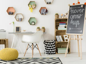 تستخدم الأرفف لخلق لمسة جمالية من خلال إضافة تفاصيل جديدة على الجدران تستخدم الأرفف لخلق لمسة جمالية من خلال إضافة تفاصيل جديدة على الجدران