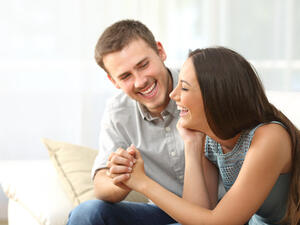 لا تقاطع شريك حياتك خلال مناقشته معك  (shutterstock.com)
 لا تقاطع شريك حياتك خلال مناقشته معك  (shutterstock.com)