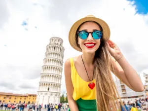 تتعرض البشرة أثناء السفر للإرهاق والتعب (shutterstock.com)
