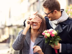 الحمل يهوى الحب وتظهر عليه العاطفة لجميع من حوله (shutterstock.com) 
