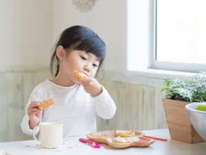 أضيفي الأجبان أيضًا إلى فطور أطفالكِ الشهي (shutterstock.com)
