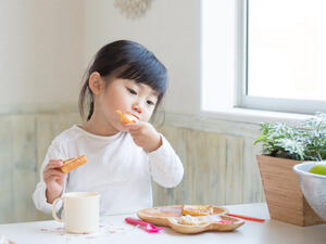 أضيفي الأجبان أيضًا إلى فطور أطفالكِ الشهي (shutterstock.com)

