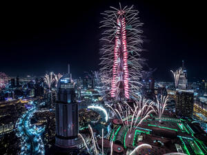 Find the perfect blend of fireworks and family fun this NYE (Shutterstock)