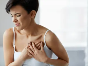 الارتفاع المستمر في ضغط الدم والكوليسترول يرتبطت بزيادة مخاطر الإصابة بأزمات قلبية  (shutterstock.com)
