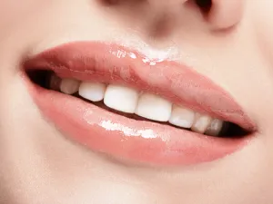 التجويف بين الأنف والفم هو لمسة تجميلية لوجه الإنسان