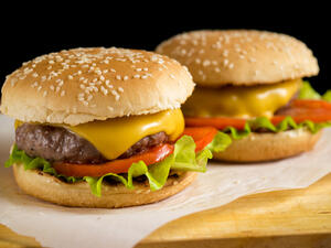 وصفة البرجر بالمنزل (shutterstock.com)
