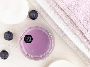 يمكنك استخدام التوت للاستفادة منه للحصول على بشرة أكثر نقاءً (shutterstock.com)
