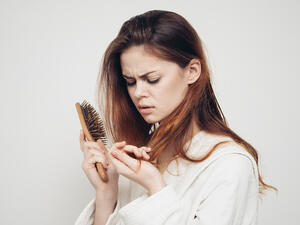 اعتمدي الزيوت المناسبة لشعرك (shutterstock.com)
