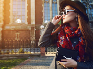 يعتبر الوشاح من الأكسسوارات الرقيقة