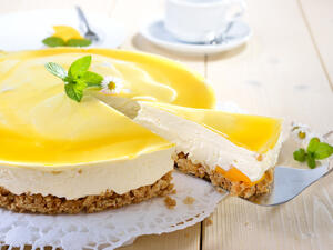 شيز كيك المانغو (shutterstock.com)
