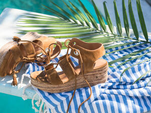 يتربع على عرش موضة الأحذية النسائية هذا الصيف حذاء Wedge Espadrille