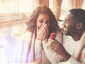 تشير الأبحاث إلى أن 60 في المائة من الرجال يطلبون "الإذن" من أسرهم (shutterstock.com)

