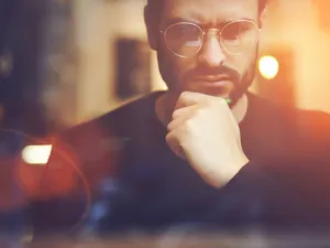 طرق للتفكير من الممكن أن تدمر حياتك (shutterstock.com)
