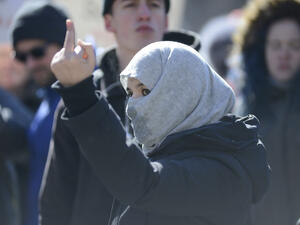 A supporter showing her "middle finger" to the anti Muslim supporters (Twitter)