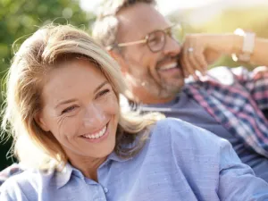 الحب هو أساس العلاقات الزوجية الناجحة (shutterstock.com)
