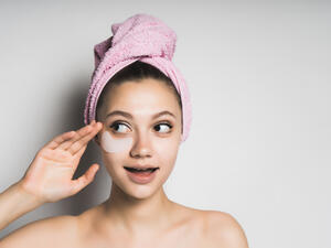 لا داعي لشراء منتجات التجميل ذات التكلفة الباهظة لعلاج الهالات السوداء (shutterstock.com)