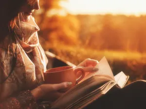 قراءة الكتب مفيدة، لكن ربما تستغرق وقتا وتحتاج مالا. (shutterstock.com)
