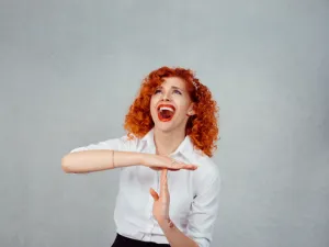 وصفة طبيعية لفرد الشعر المجعد (shutterstock.com)