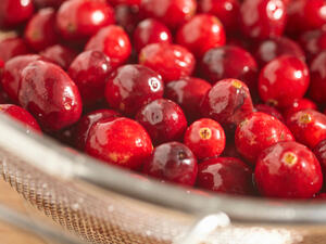 التوت البري لتفتيح البشرة (shutterstock.com)
