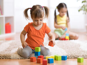 يعاني بعض الأطفال من سلوكيات غير الطبيعية يفسرها معظم الآباء بشكل خاطئ(shutterstock)