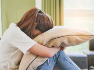 نقص الحديد قد يكون من العوامل وراء تعكر المزاج أثناء الدورة الشهرية (shutterstock.com)
