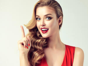 أخطاء بالمكياج  قد تظهركِ شاحبة اللون وكبيرة في السن (shutterstock.com)