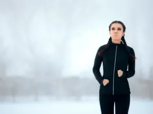 ممارسة الرياضة في البرد تساعد على حرق الدهون بطريقة أسرع وفعّالة أكثر(shutterstock.com)
