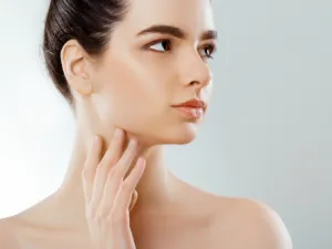 كائن طفيلي يعيش في وجهك.. تعرف عليه (shutterstock.com)
