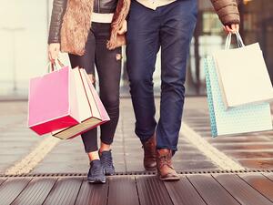 Traditional retail environment is evolving into an omni-channel experience. (Shutterstock)