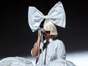The fantabulous Aussie singer will enchant the DWC audience with her endless hits on 25 March. (Rolling Stone)