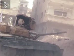 الدبابة التي اقتحم بها فيلق الرحمن تحصينات نظام الأسد في حي جوبر - يوتيوب