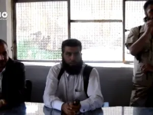 قادة في الحكومة المؤقتة قبل لحظة من وقوع التفجير - يوتيوب