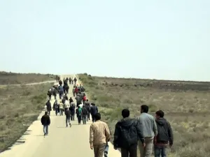 صورة للعمال بعد إطلاق سراحهم من قبل تنظيم الدولة - وكالة أعماق
