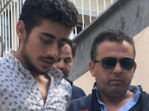 لحظة اعتقال الشاب السوري