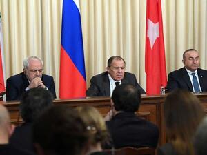 وزراء خارجية روسيا وإيران وتركيا يبحثون ملف سوريا الشهر المقبل
