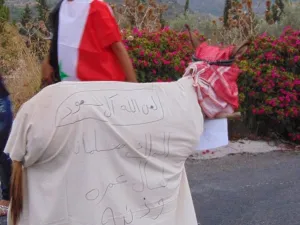 حضر جنود روس الكرنفال بزيّهم العسكري - تويتر