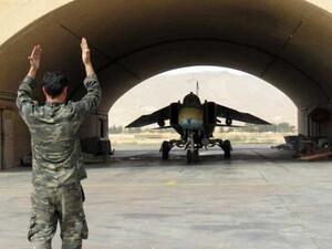 مصادر عسكرية سورية تنفي تعرض قاعدة الشعيرات لقصف صاروخي
