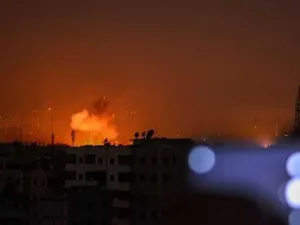 انفجارات قوية بغرفة عمليات إيرانية جنوبي دمشق

