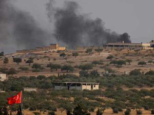 الجيش التركي يكثف قصفه لمواقع المسلحين الأكراد في مدينة عفرين السورية
