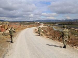 تتألف القافلة من ناقلات جنود مدرعة، إلى جانب شاحنة محملة بـ8 حافلات 