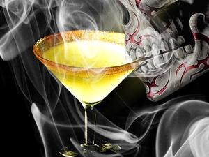According to a recent study, smoking while consuming alcohol could have especially dangerous effects on your health. (Pixabay) 