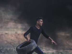 The last moments of the Palestinian captured before he was shot (@Joo_Gaza/Twitter) 