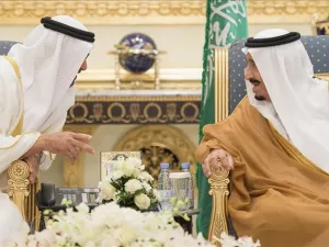 برلماني إيراني يهاجم السعودية والإمارات بعد تصريح "السلاح"